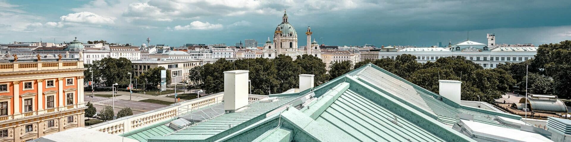 Blick über das Dach des Künstlerhaus Wien am Wiener Karlsplatz.